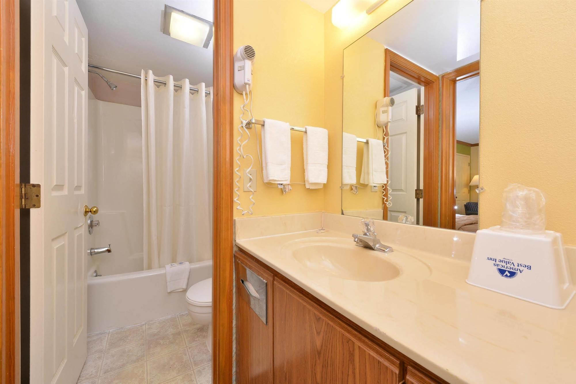 Americas Best Value Inn Maumee/Toledo Экстерьер фото